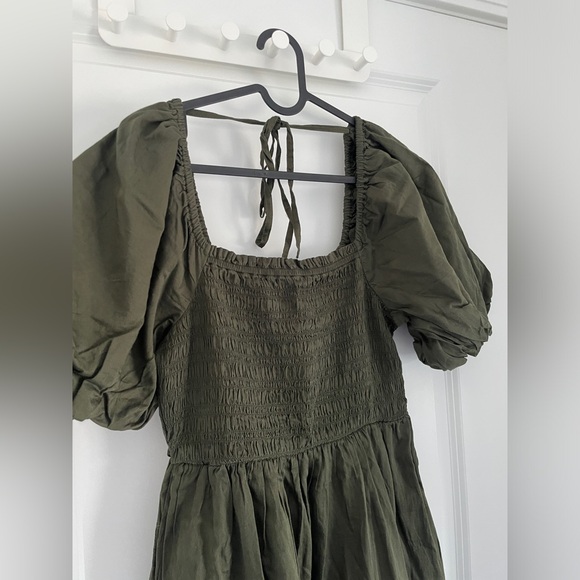NWT Gap puff sleeve smocked green mini dress - Picture 2 of 6
